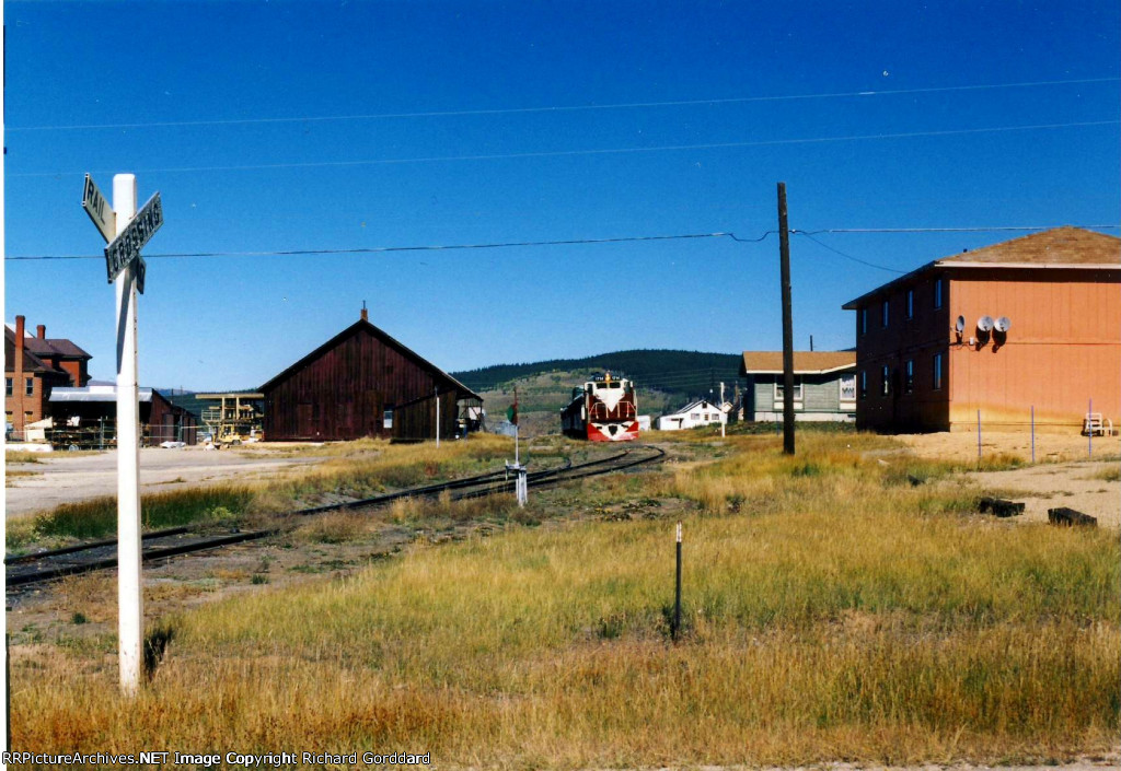 LC&S Train approching the Station